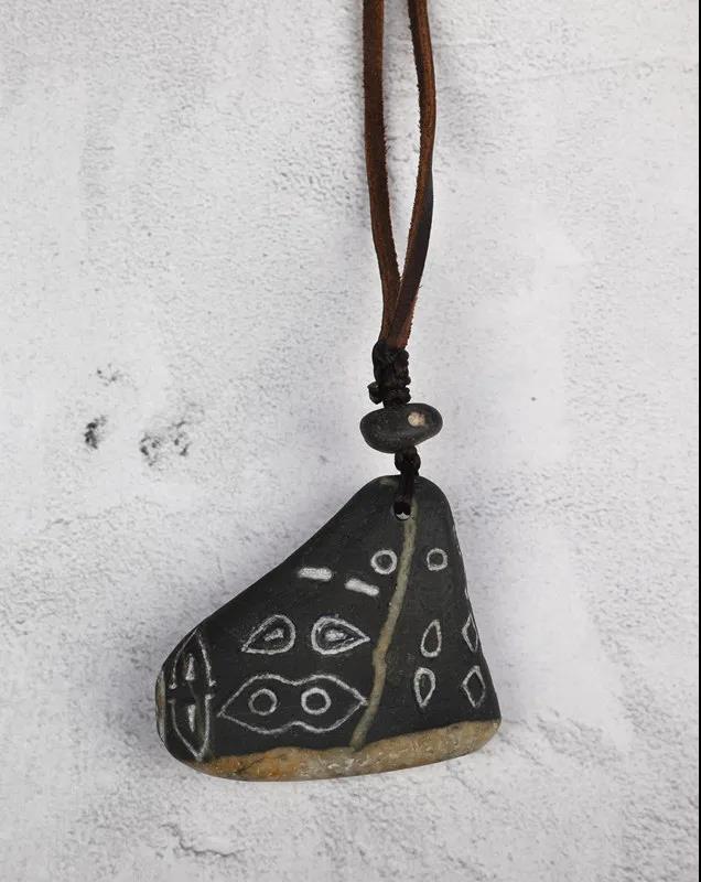 Yiming同學在預科期間的作品 《新疆民族首飾》