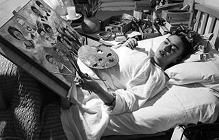 不能出門又如何？“床”才是藝術(shù)家的創(chuàng)作源泉！